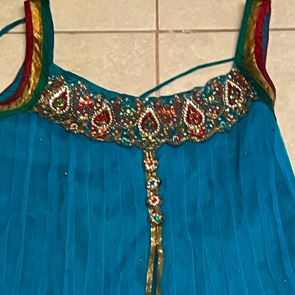 Indian Salwar Kameź that can be worn at a business casual or Indian party.